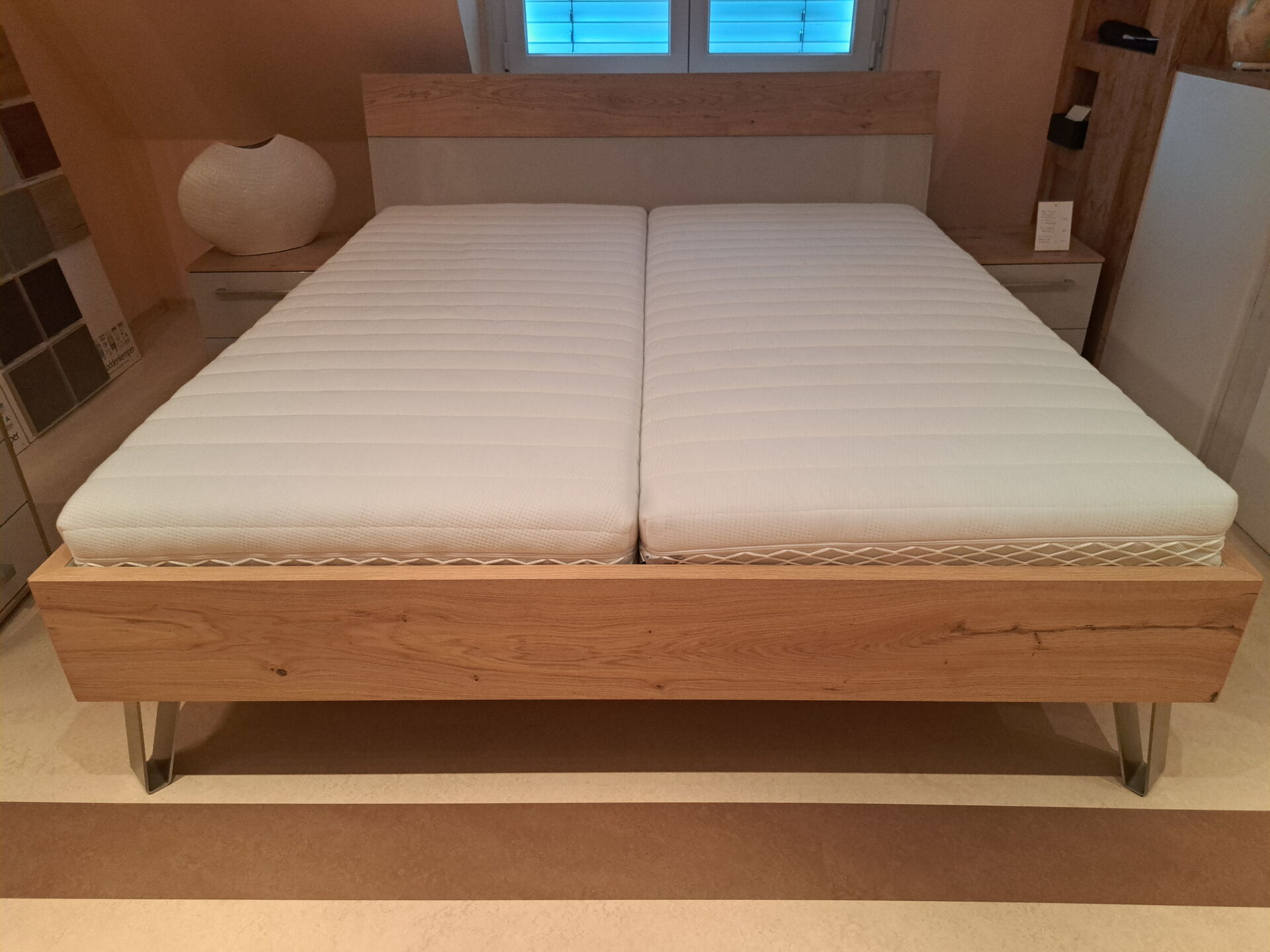 Doppelbett Balkeneiche Kopfteil mit Beleuchtung Doppelbett Balkeneiche Kopfteil mit Beleuchtung